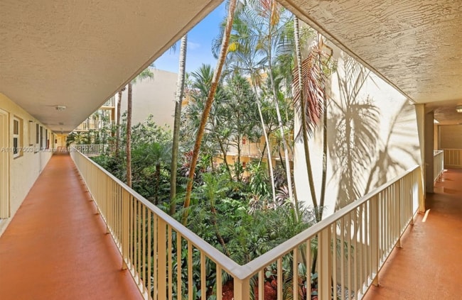 Building Photo - 13100 SW 92nd Ave