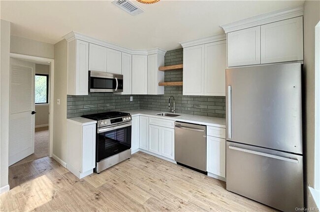 Building Photo - 392 Panorama Dr
