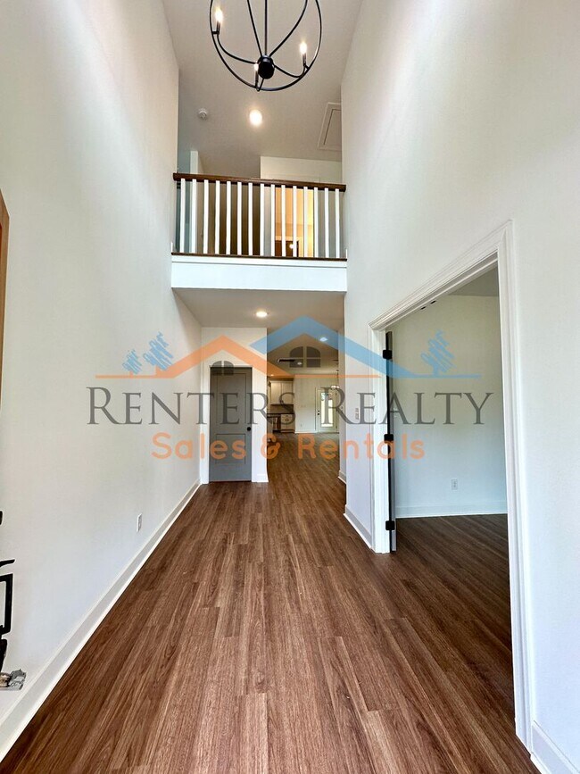 Foto del edificio - 3BR Home with Office, Bonus Room, Large Kitchen Island, 2-Car Garage & Large Yard – Huntsville Li...