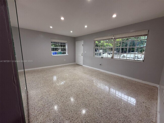 Foto del edificio - 901 NW 55th St