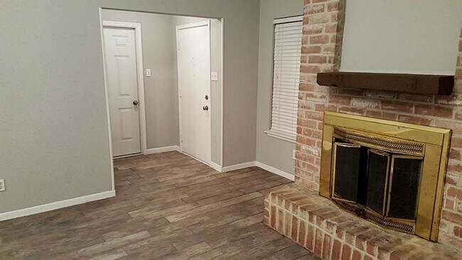 Building Photo - 5618 Stone Creek Dr