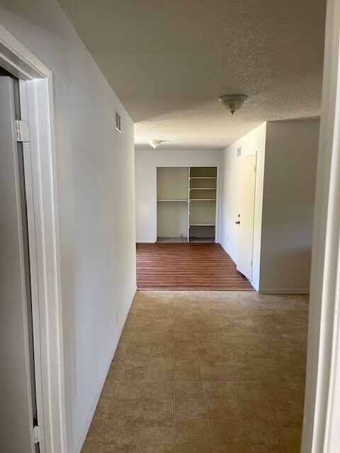 Foto del edificio - 534 Highland Dr