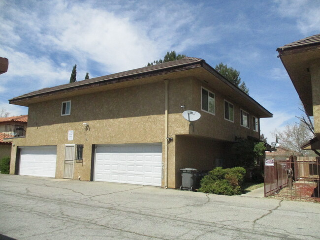 Building Photo - 836 E Avenue J12