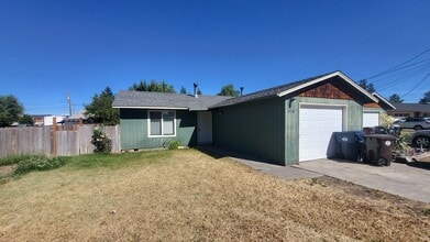 Building Photo - 2926-2930 SW 23rd St