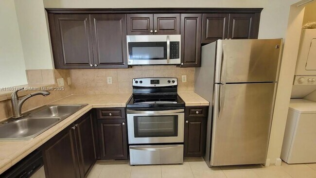 Foto del edificio - 1749 Village Blvd