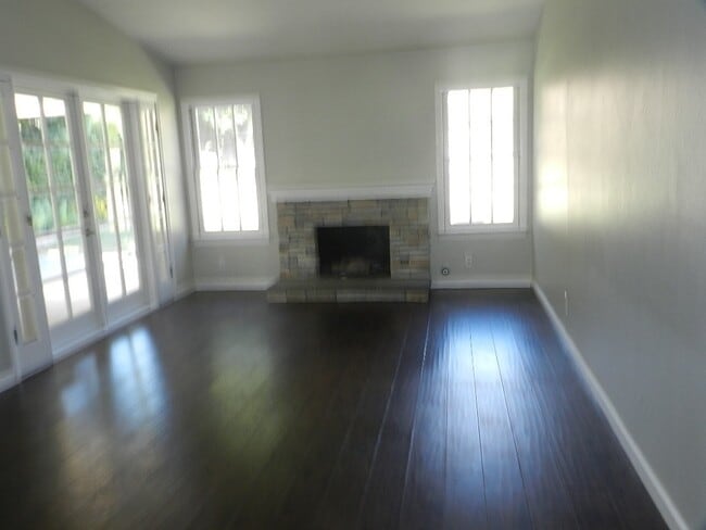 Building Photo - WONDERFUL SINGLE STORY HOUSE WITH LARGE YARD, GREAT LOCATION!