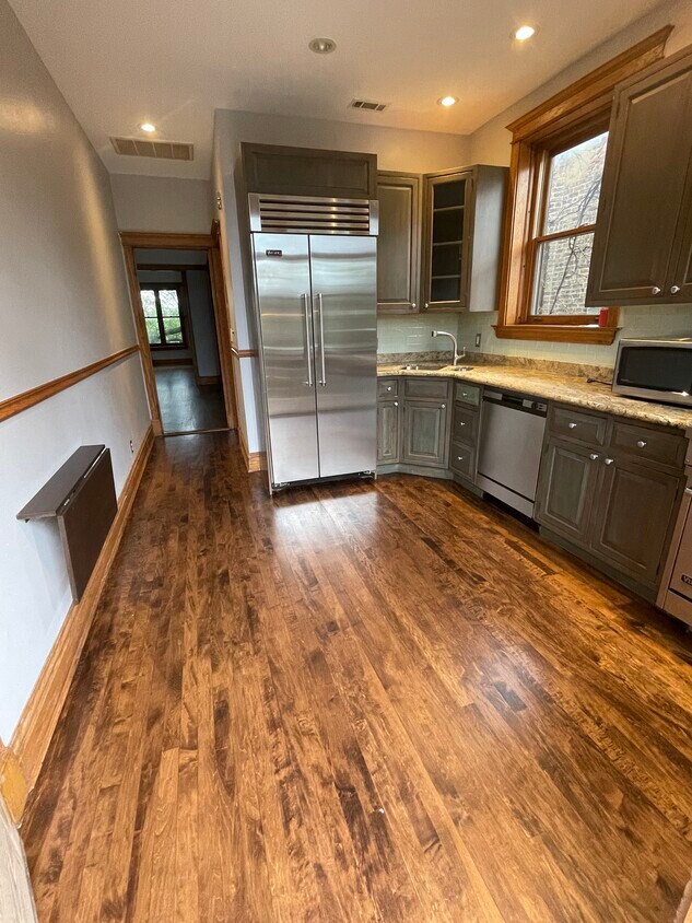 Foto principal - 3713 N Racine Ave