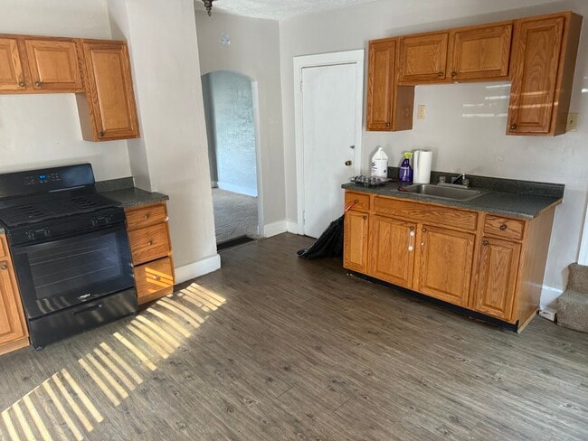 Kitchen - 514 Bellview St