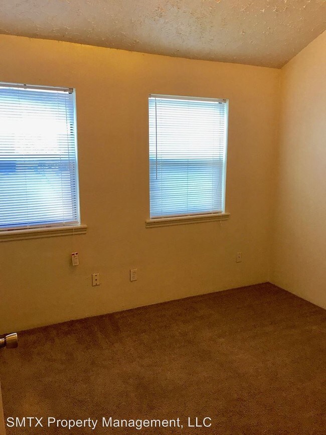 Building Photo - 1117 N LBJ Dr