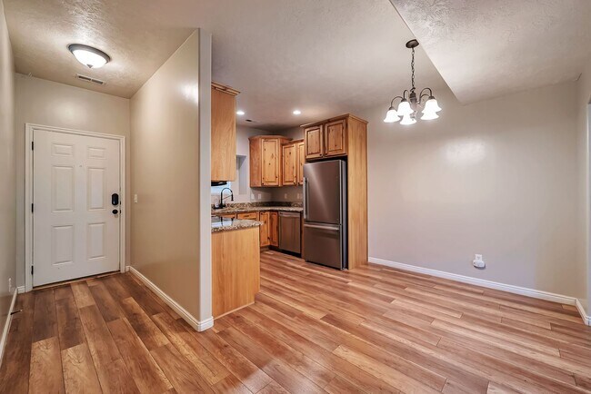 Building Photo - Beautiful Riverton Townhome in Gated Community w 1 car garage attached