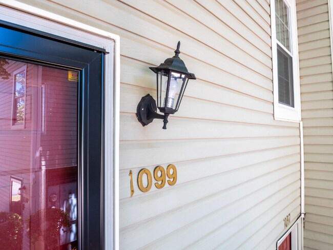 Building Photo - 1099 Stones Throw Dr NW