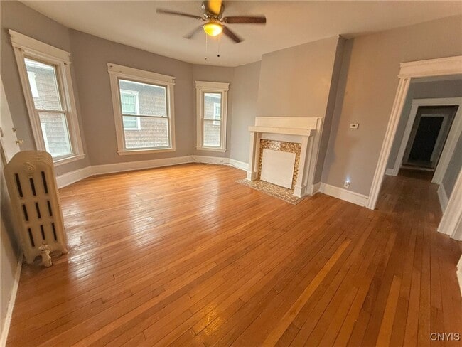 Building Photo - 367 Furman St