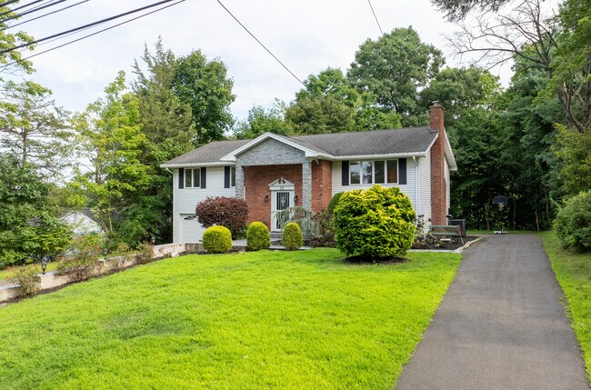 Building Photo - 25 Birch Hill Dr