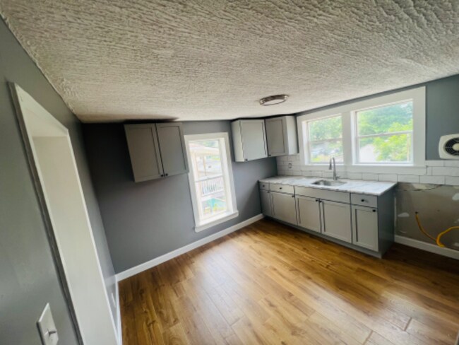 Foto del edificio - 613 E Cherry St