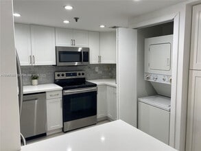 Building Photo - 911 E Ponce De Leon Blvd