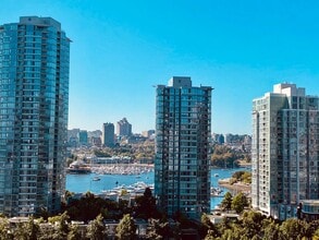 Building Photo - 939 Expo Blvd