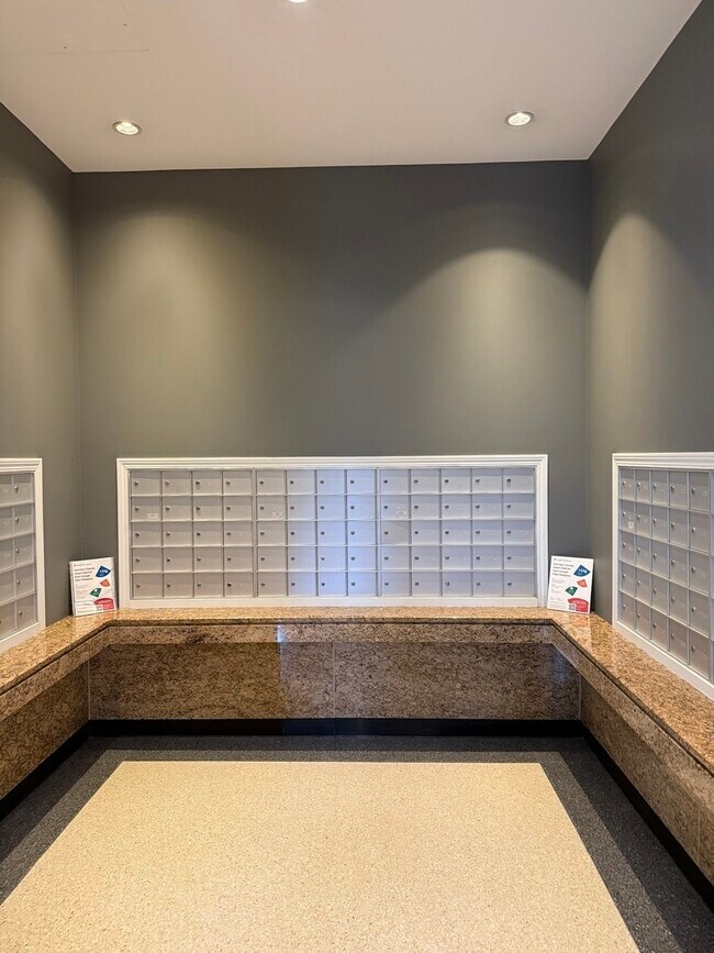 Building Photo - 1600 S Prairie Ave