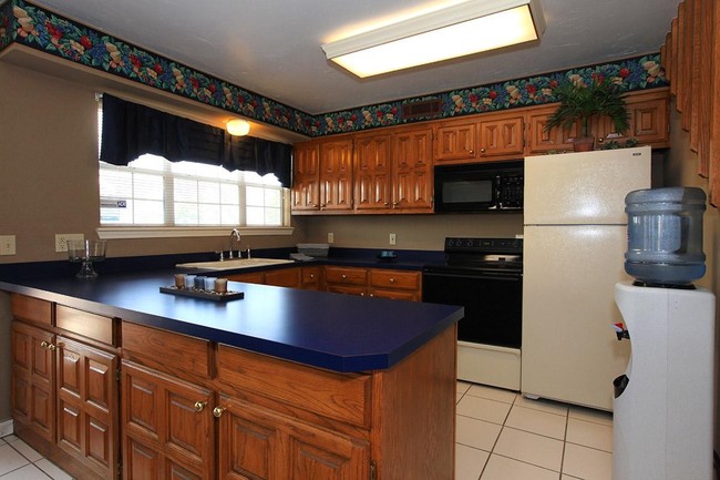 Kitchen - Cape Cod Apartment Condominiums