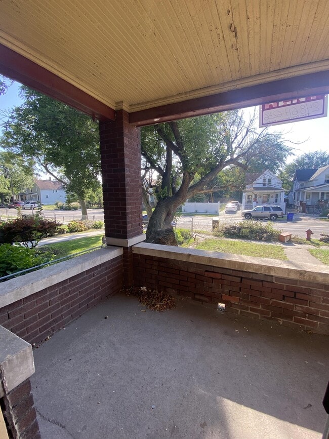 Building Photo - 1094-1096 Waterman St