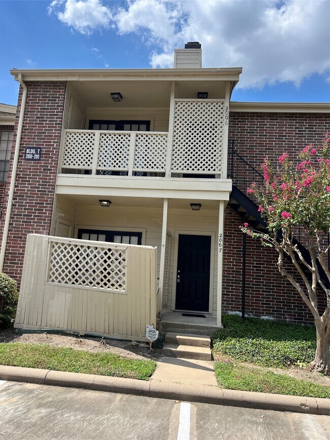 Building Photo - 2121 El Paseo St