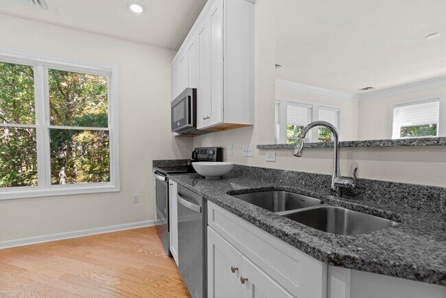 Building Photo - 22 Farmstead Ln
