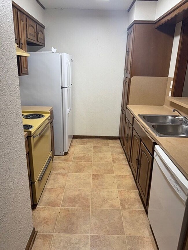 Foto del edificio - Spacious Upstairs Apartment