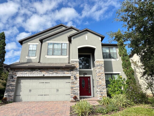 Foto del edificio - Experience the Epitome of Lakeside Luxury ...