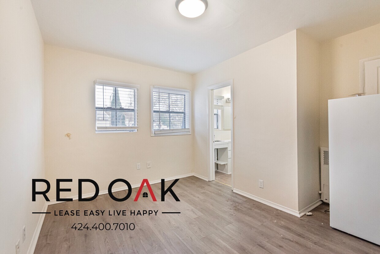 Primary Photo - 615 N Rossmore Ave