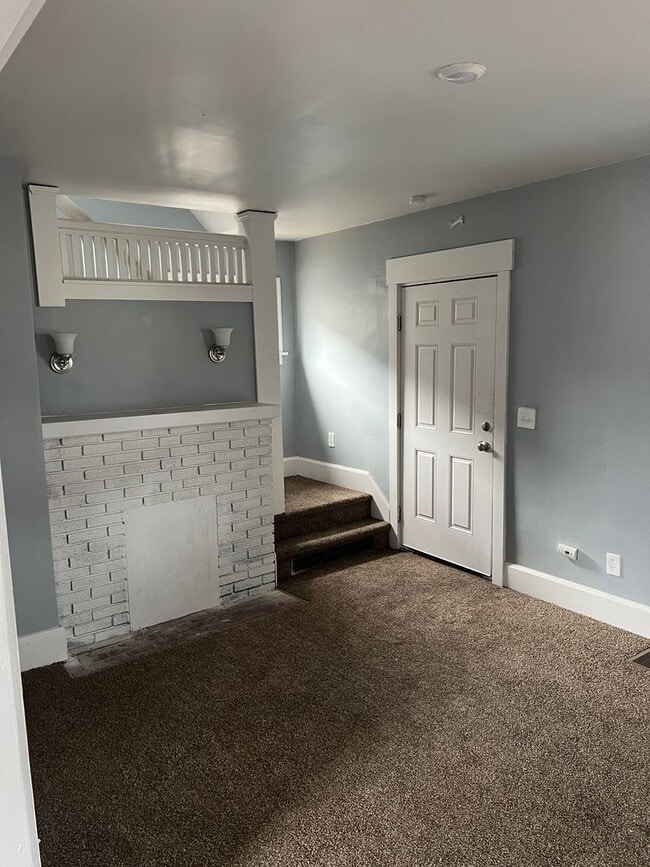 Foto del edificio - 3 Bed / 1.5 Bath Updated Home with Off-Street Parking!