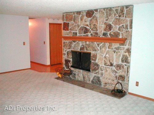 Building Photo - 1860 SW Pheasant Dr