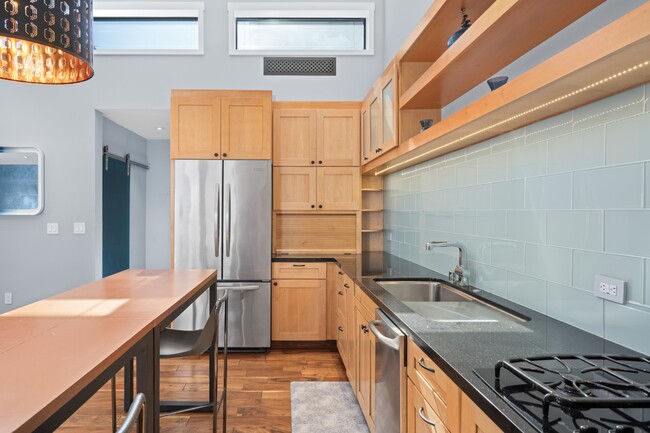 Building Photo - 345 Taylor St