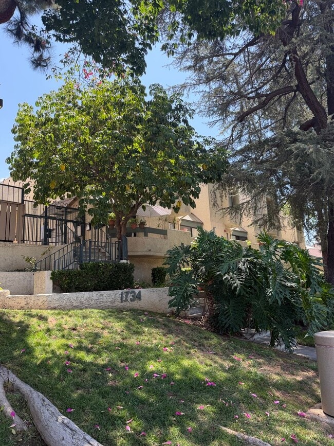 Building Photo - 1734 N Verdugo Rd