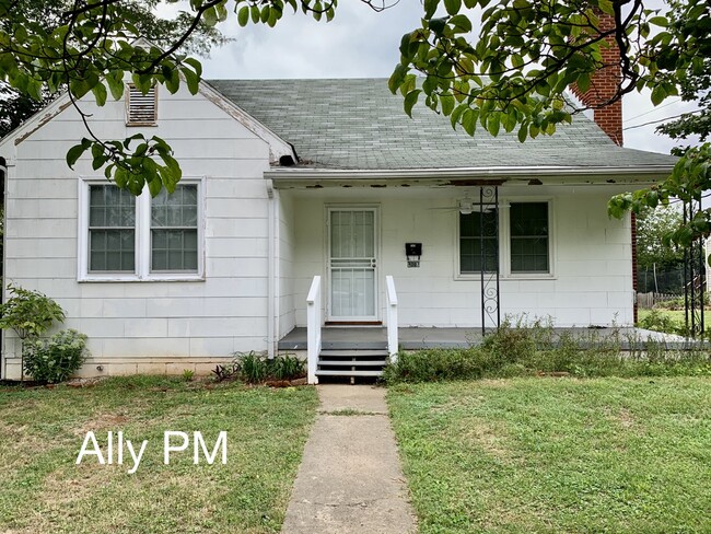 Building Photo - 1307 Early St