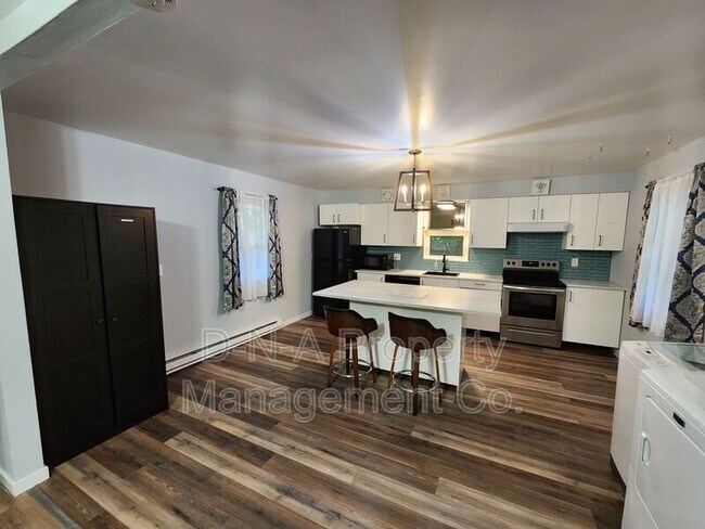 Foto del edificio - 407 Mountain Rd