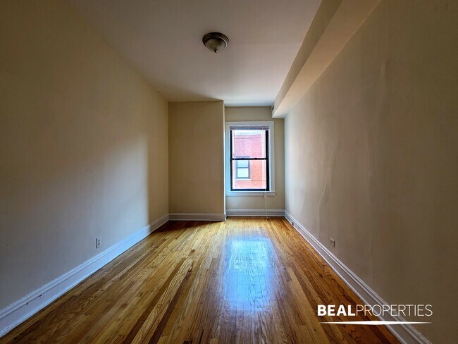 Foto del edificio - 3523 N Racine Ave