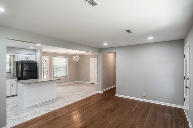 Building Photo - Remodeled Ranch In Hendersonville - Fenced...