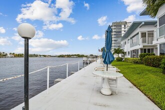 Building Photo - 425 Bayshore Dr