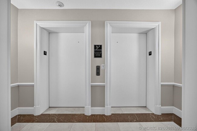 Building Photo - 403 S Sapodilla Ave