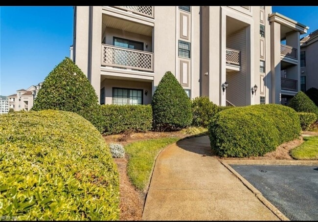 Building Photo - 423 Harbour Point