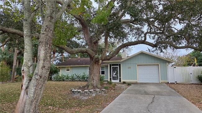 Building Photo - 426 Tulip Dr