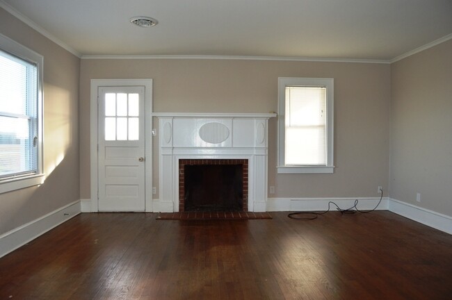 Building Photo - Country Living in Camden County