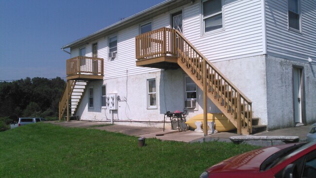 entrada trasera - 95 Spruce Run Rd
