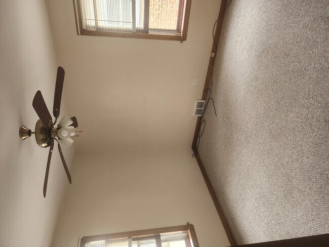 Foto del edificio - 8725 S Harper Ave