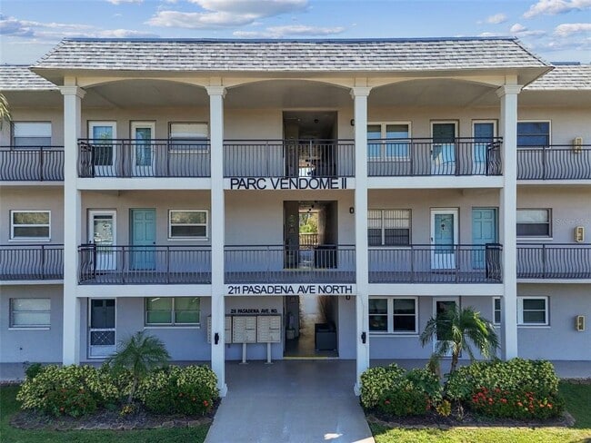 Foto del edificio - 211 Pasadena Ave N
