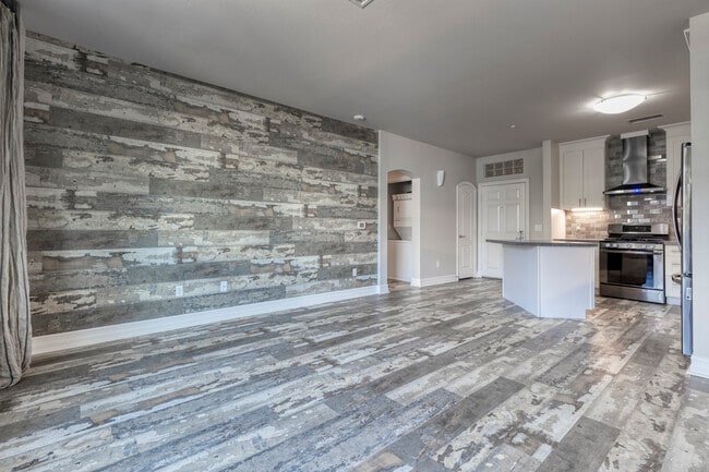 Building Photo - 550 Park Blvd