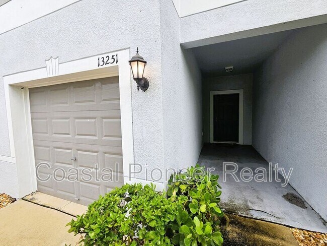 Foto del edificio - 13251 Dupree Hills Pl