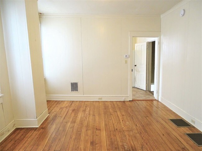 Foto del edificio - 390 N Clay Rd