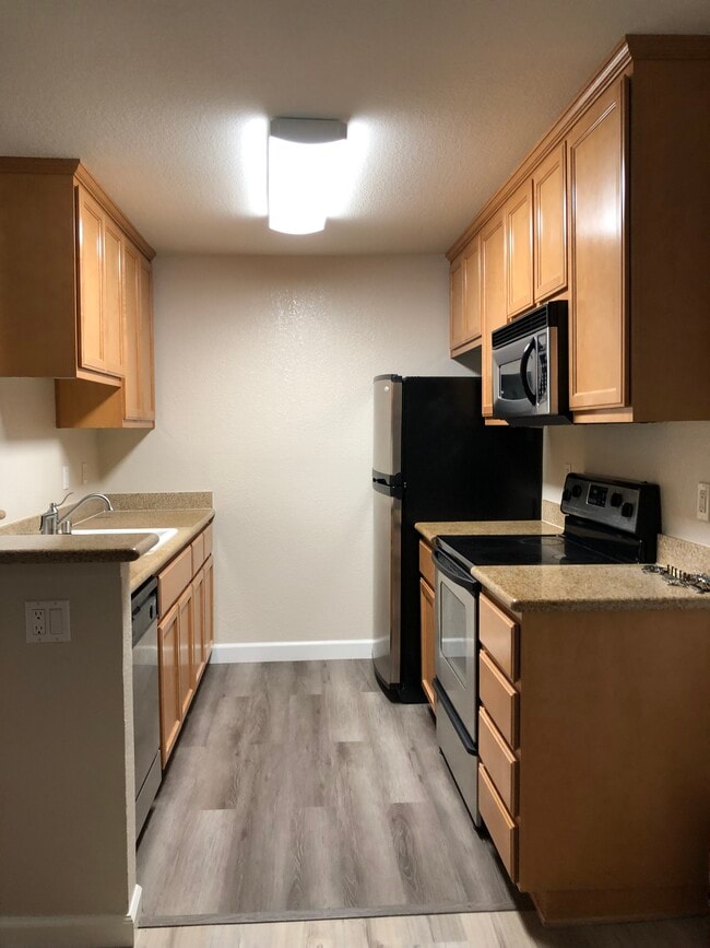 Kitchen - 2650 Somerset Park Cir