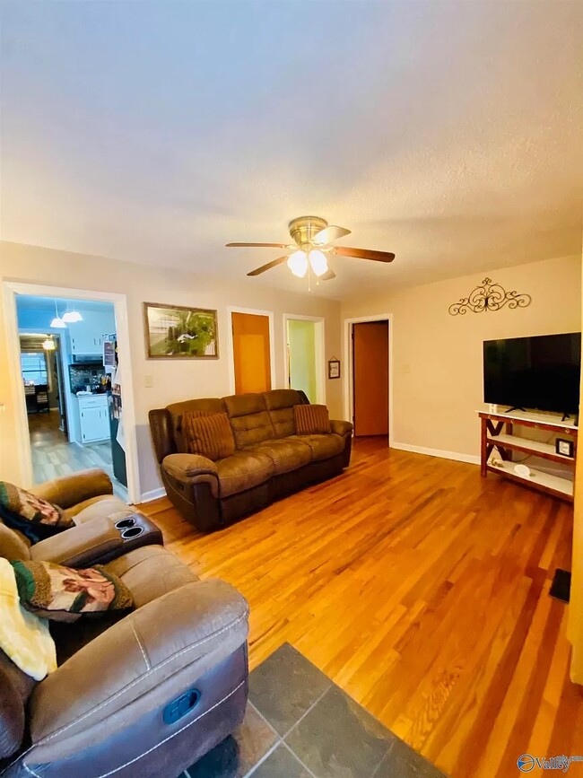 Building Photo - 1204 19th Ave SE