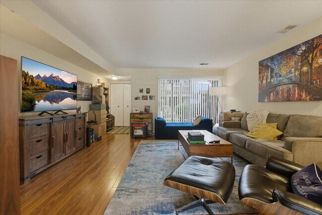 Foto del edificio - 1631 W Belle Plaine Ave